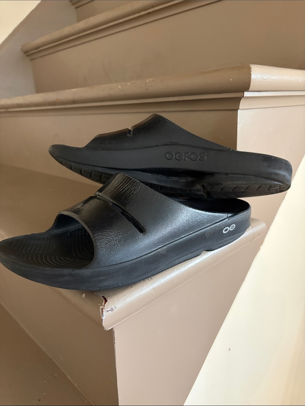 OOFOS Black Men's Recovery Slide Sandals